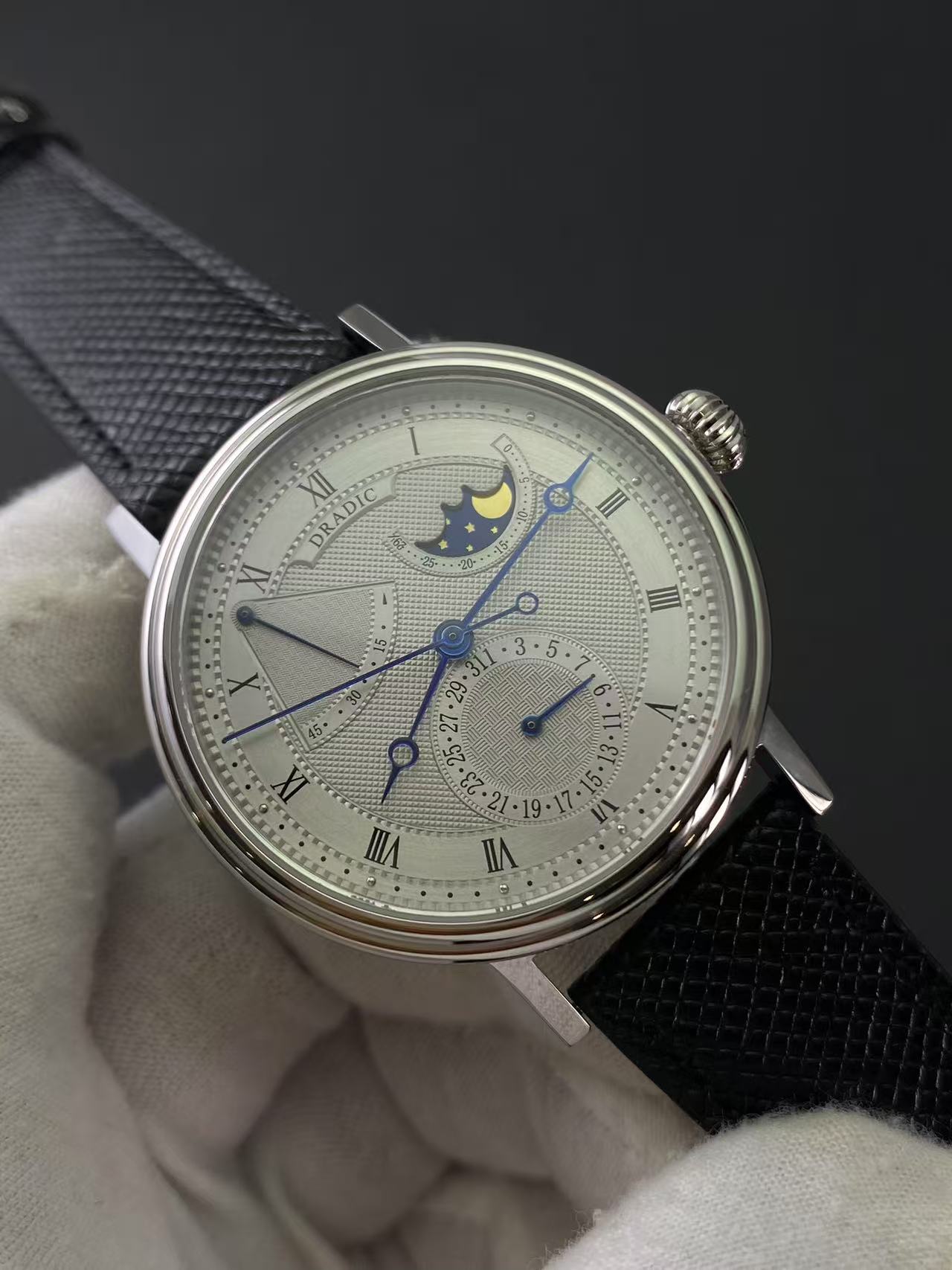 Luxury Moon Phase Power Reserv - Guilloché Dial Watch 评论和价格