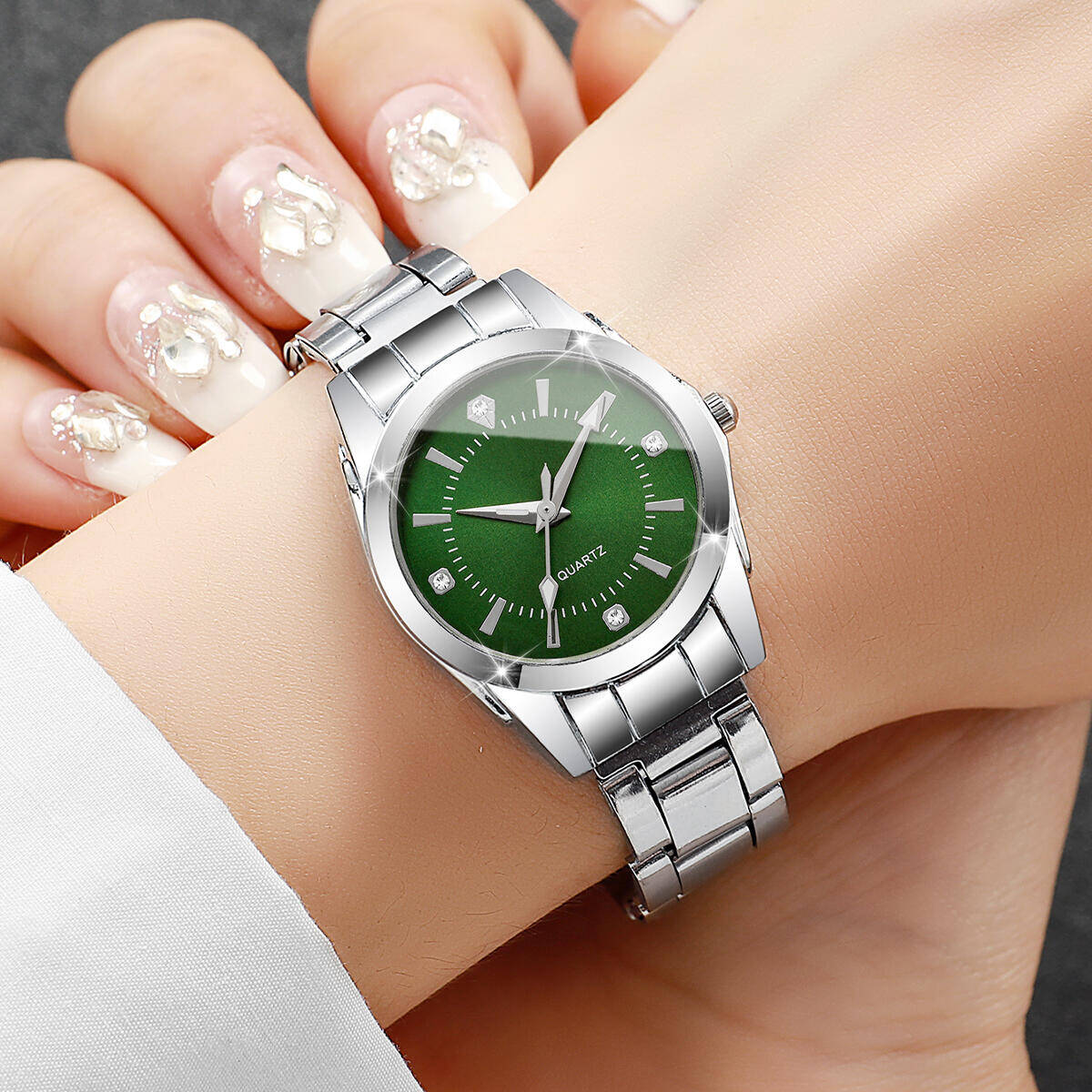 Luxury Rhinestone Women Watche - Luxury Watch Safe 评论和价格