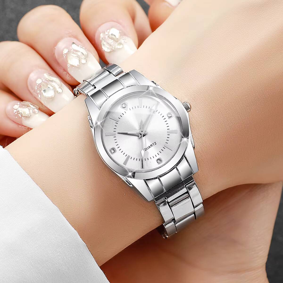 Luxury Rhinestone Women Watche - Luxury Watch Safe 评论和价格
